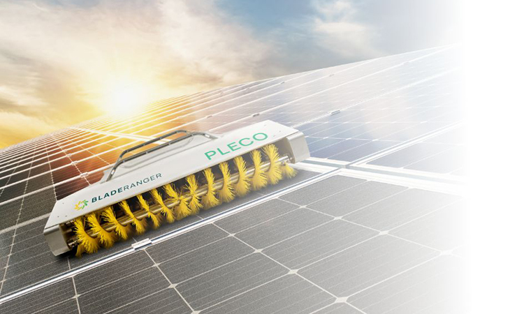 太阳能电池清洁机器人可爬升45度雲联科技